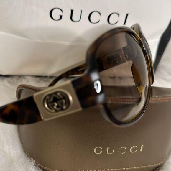 💯Authentic Gucci Sunglasses with Box🍀 - Picture 3 of 12
